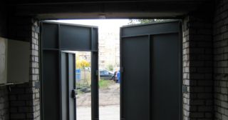 Купить гаражные ворота распашные Черняховск, цена от 3967 руб.